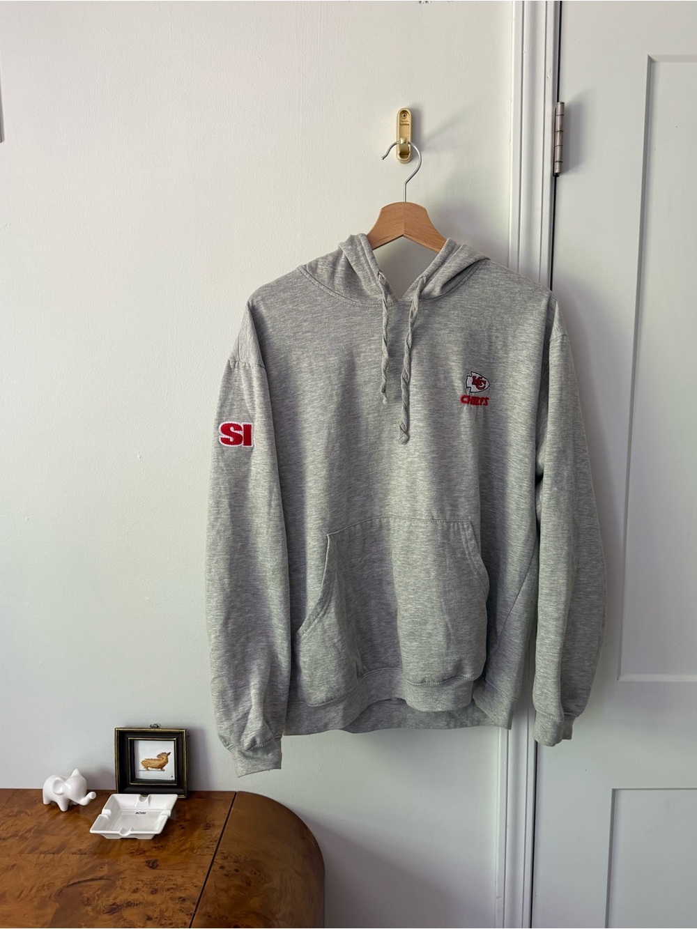Vintage soft nfl KC Chiefs sports illustrated hoodie size L fits like women’s M